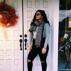 Meet your Posher, Nour